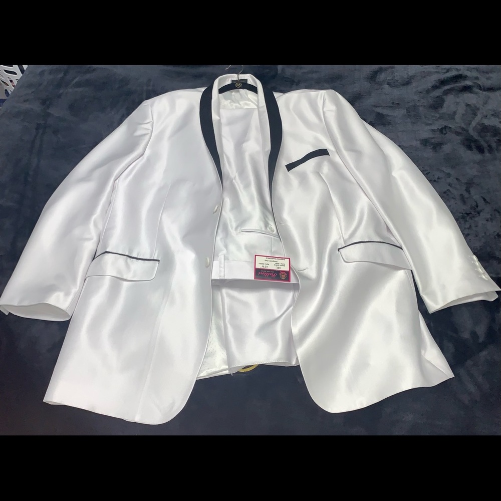 Great deal on a new suit! White and black suit pants size 48L 43w.